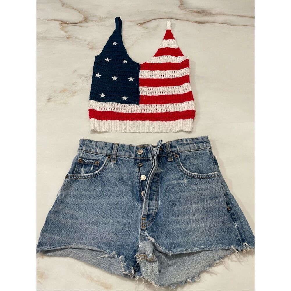Zara denim button fly distressed shorts size 4